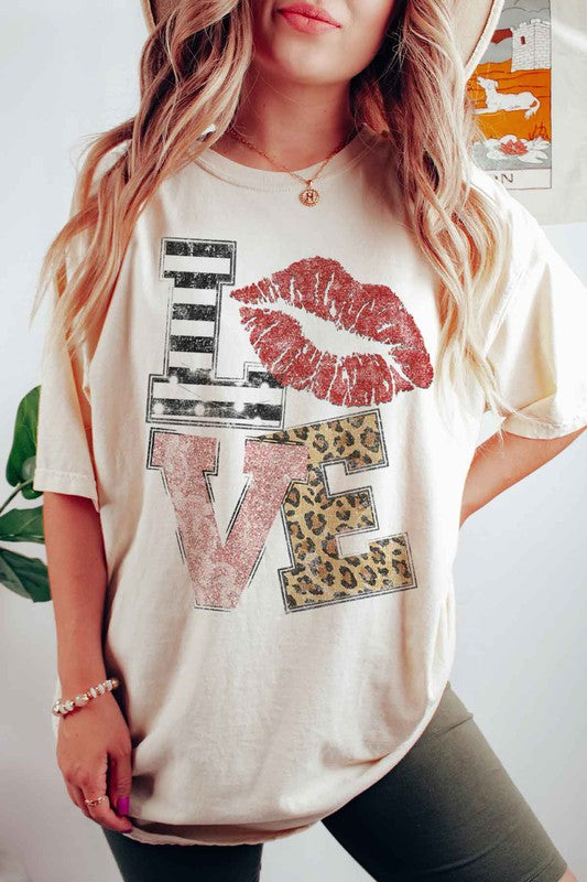 “LOVE” GRAPHIC TEE